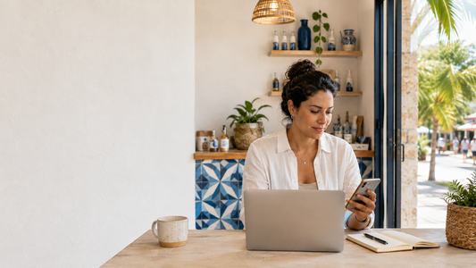 ¿Qué hacer cuando bajan las ventas?: Puedes atender tus redes sociales.